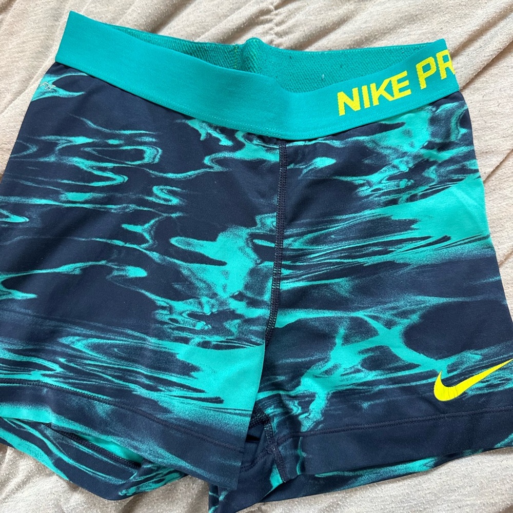 Marble nike pro shorts size small